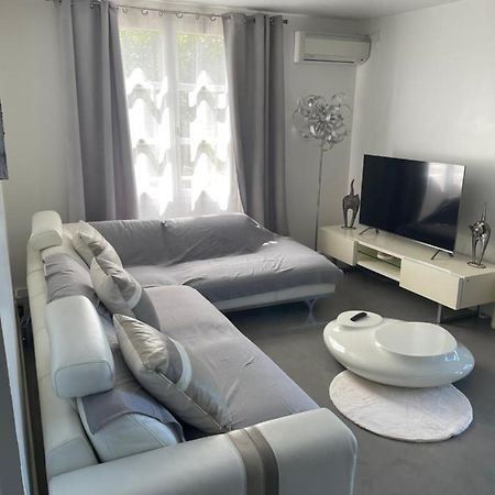 Charmant T2 Meuble Proche Chu Bellepierre Saint-Denis Esterno foto
